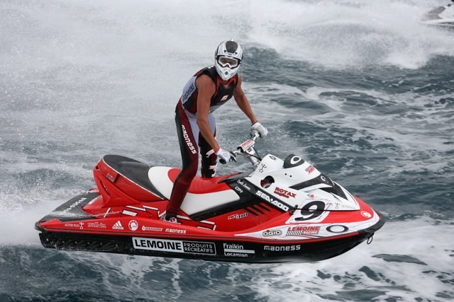 Cyrille Lemoine en jet-ski, photographie d’archives